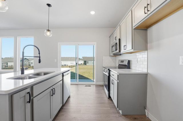 27118 E Oak View Drive, Lee's Summit, MO 64086