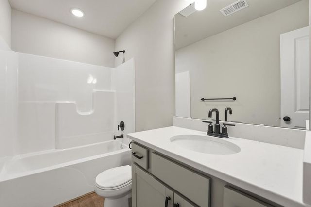 27118 E Oak View Drive, Lee's Summit, MO 64086