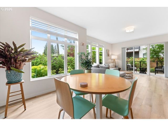 425 Ne BRYANT St 103, Portland, OR 97211