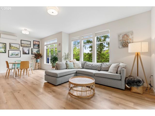 425 Ne BRYANT St 103, Portland, OR 97211