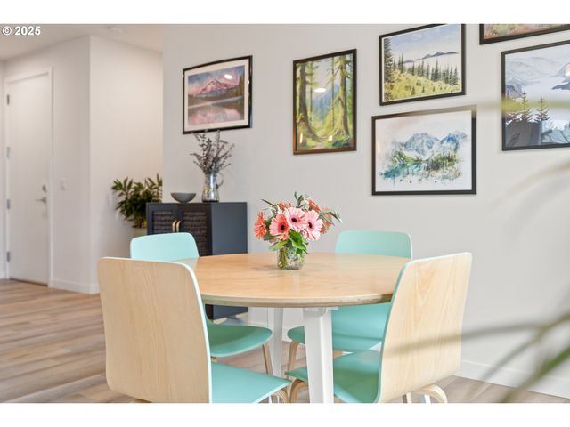 425 Ne BRYANT St 103, Portland, OR 97211