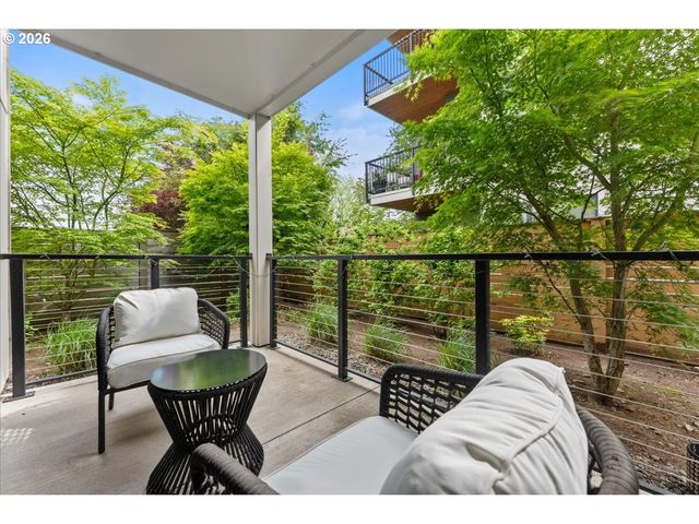 425 Ne BRYANT St 103, Portland, OR 97211