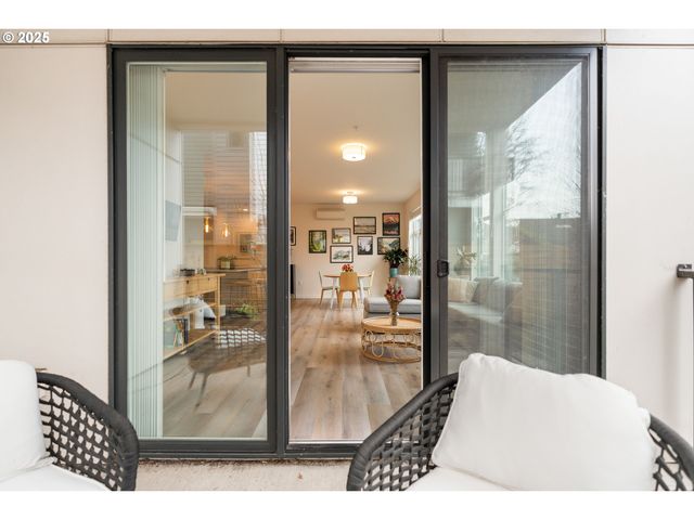 425 Ne BRYANT St 103, Portland, OR 97211