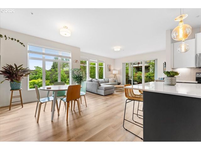 425 Ne BRYANT St 103, Portland, OR 97211