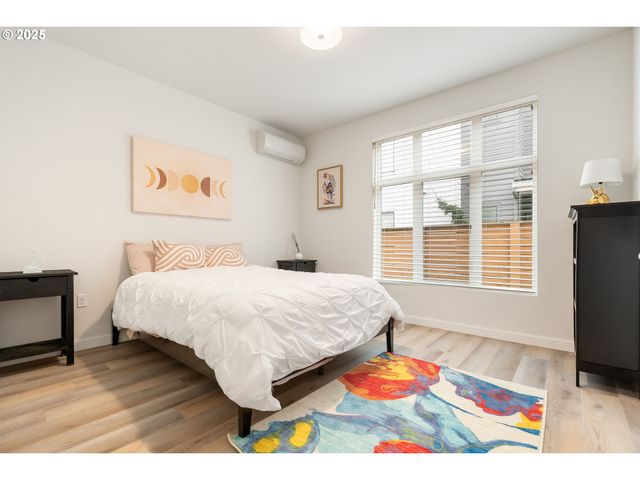 425 Ne BRYANT St 103, Portland, OR 97211