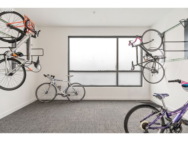 425 Ne BRYANT St 103, Portland, OR 97211