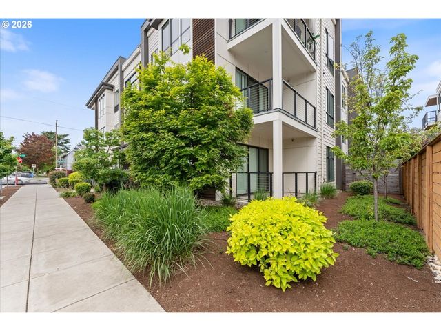 425 Ne BRYANT St 103, Portland, OR 97211