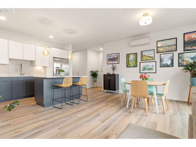 425 Ne BRYANT St 103, Portland, OR 97211