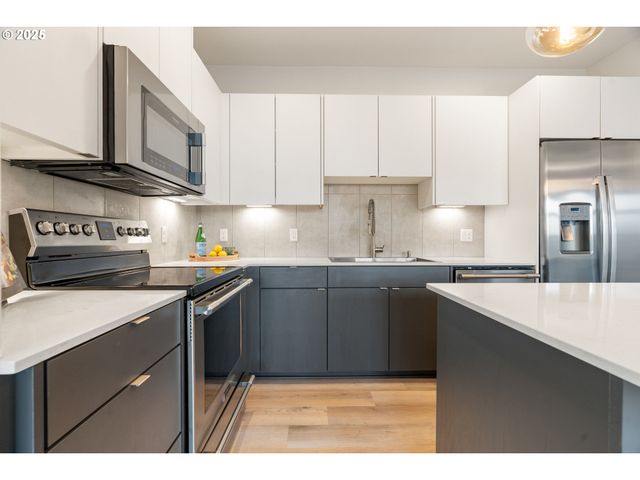 425 Ne BRYANT St 103, Portland, OR 97211