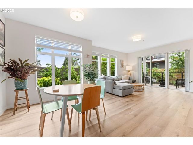 425 Ne BRYANT St 103, Portland, OR 97211