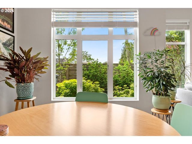 425 Ne BRYANT St 103, Portland, OR 97211