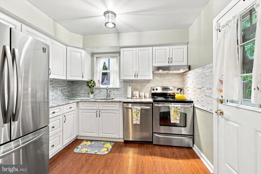708 GIRARD AVE, COLLINGDALE, PA 19023 — photo 4