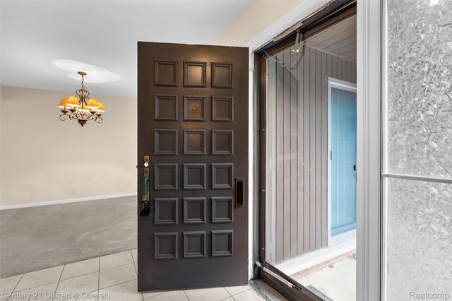 3118 Lindenwood Drive, Dearborn, MI 48120