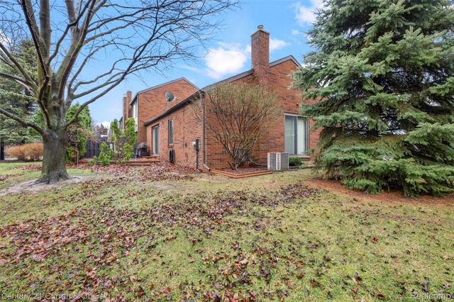 3118 Lindenwood Drive, Dearborn, MI 48120