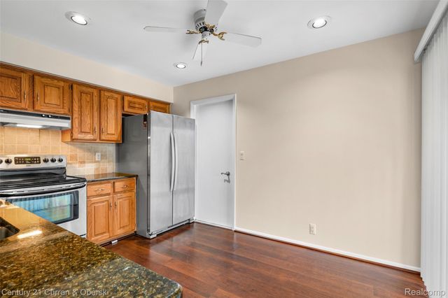 3118 Lindenwood Drive, Dearborn, MI 48120