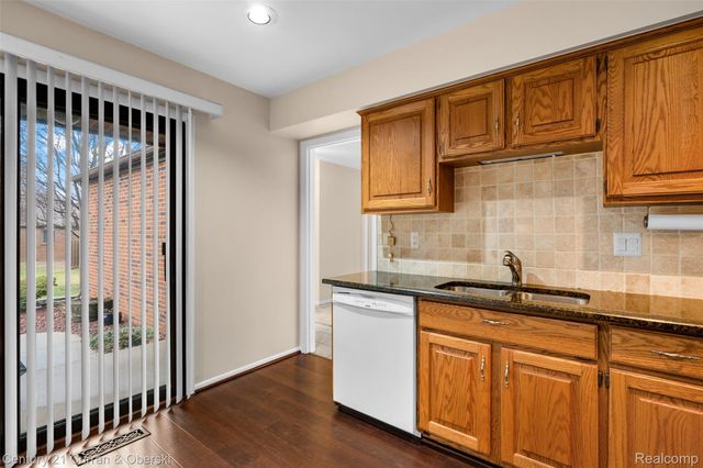 3118 Lindenwood Drive, Dearborn, MI 48120