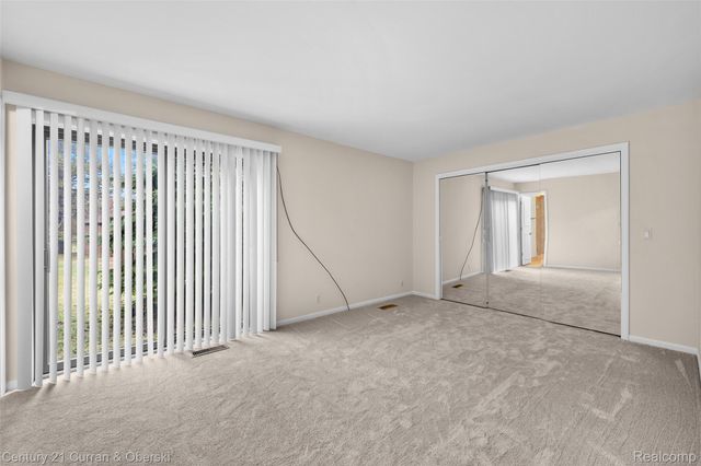 3118 Lindenwood Drive, Dearborn, MI 48120