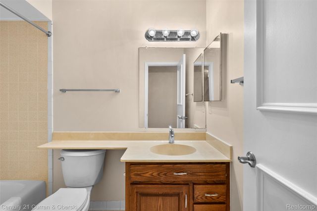 3118 Lindenwood Drive, Dearborn, MI 48120