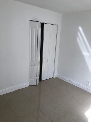 110 SE 2nd St 105, Hallandale Beach, FL 33009