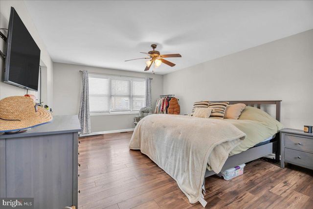 4 PIN OAK DR, Atco, NJ 08004