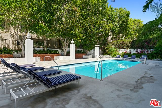 7135 Hollywood Boulevard 402, Los Angeles, CA 90046