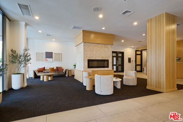 7135 Hollywood Boulevard 402, Los Angeles, CA 90046