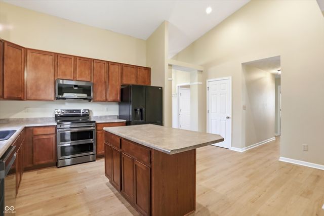 1245 Fiesta Drive, Franklin, IN 46131