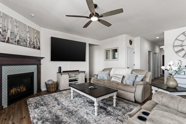 727 Belmont DRIVE, Watertown, WI 53094