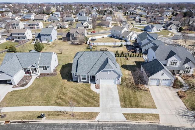 727 Belmont DRIVE, Watertown, WI 53094
