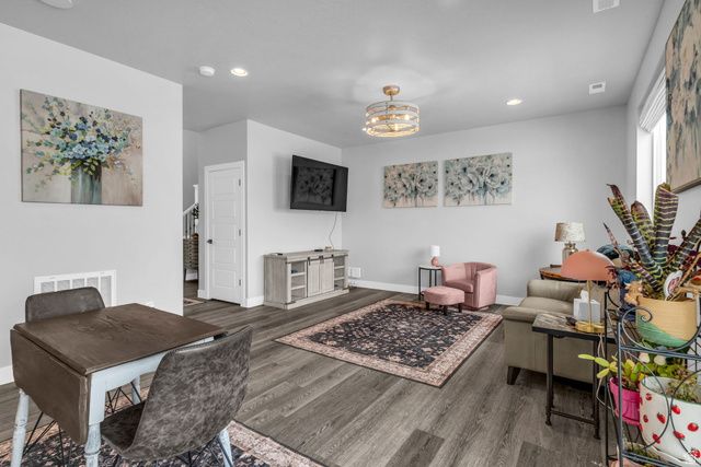 2049 W NATALIE AVE, Syracuse, UT 84075