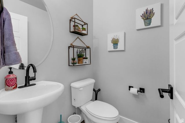 2049 W NATALIE AVE, Syracuse, UT 84075