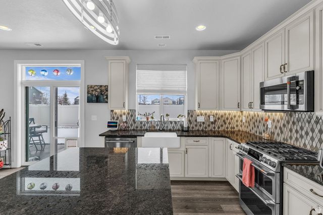 2049 W NATALIE AVE, Syracuse, UT 84075