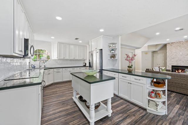 151 Lake Oaks Boulevard, Coldspring, TX 77331