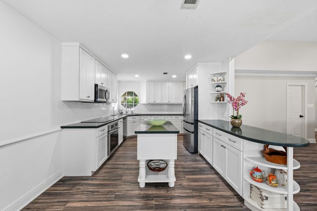 151 Lake Oaks Boulevard, Coldspring, TX 77331