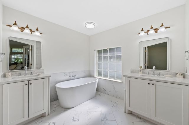 151 Lake Oaks Boulevard, Coldspring, TX 77331