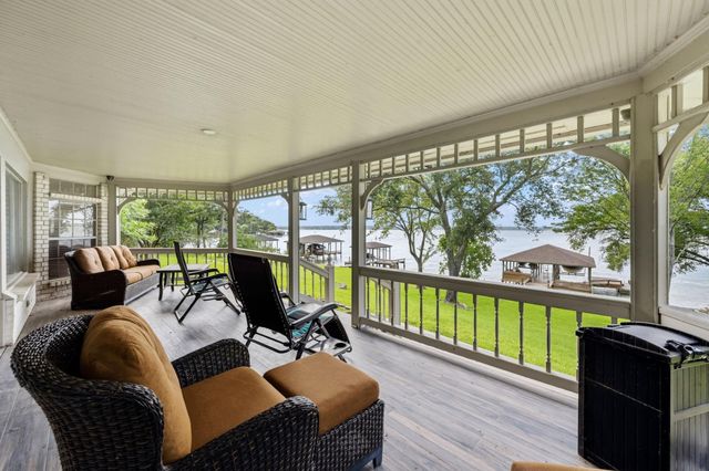 151 Lake Oaks Boulevard, Coldspring, TX 77331