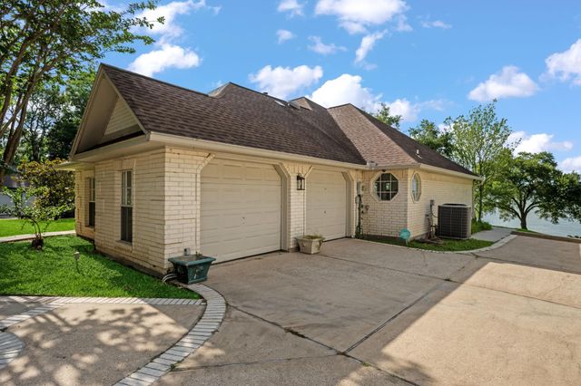 151 Lake Oaks Boulevard, Coldspring, TX 77331