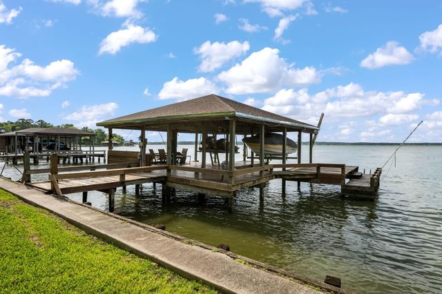 151 Lake Oaks Boulevard, Coldspring, TX 77331