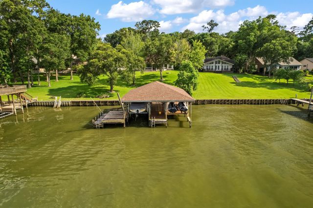 151 Lake Oaks Boulevard, Coldspring, TX 77331