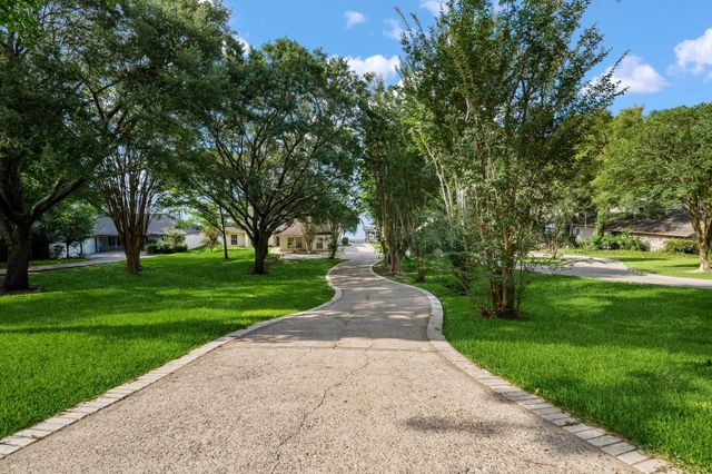 151 Lake Oaks Boulevard, Coldspring, TX 77331