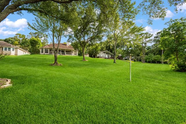151 Lake Oaks Boulevard, Coldspring, TX 77331