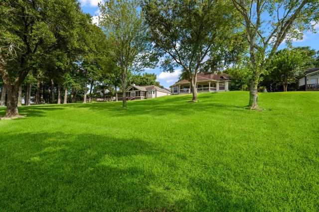 151 Lake Oaks Boulevard, Coldspring, TX 77331
