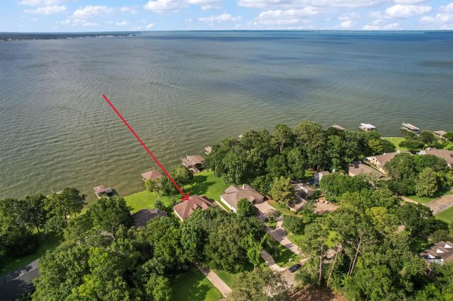 151 Lake Oaks Boulevard, Coldspring, TX 77331