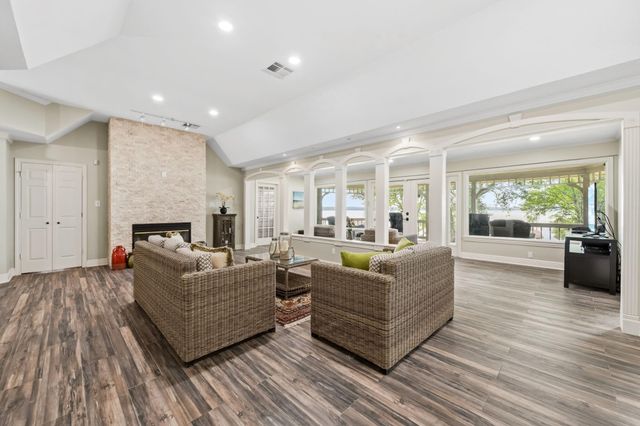 151 Lake Oaks Boulevard, Coldspring, TX 77331