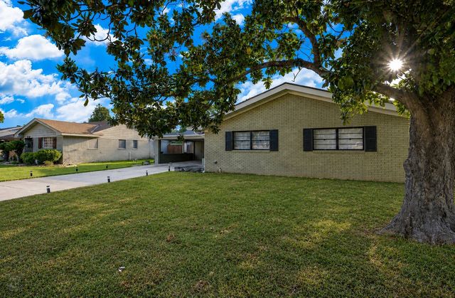 1751 Bayou Drive, Shreveport, LA 71105