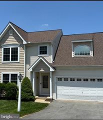 330 CAMBRIDGE DR, Red Lion, PA 17356
