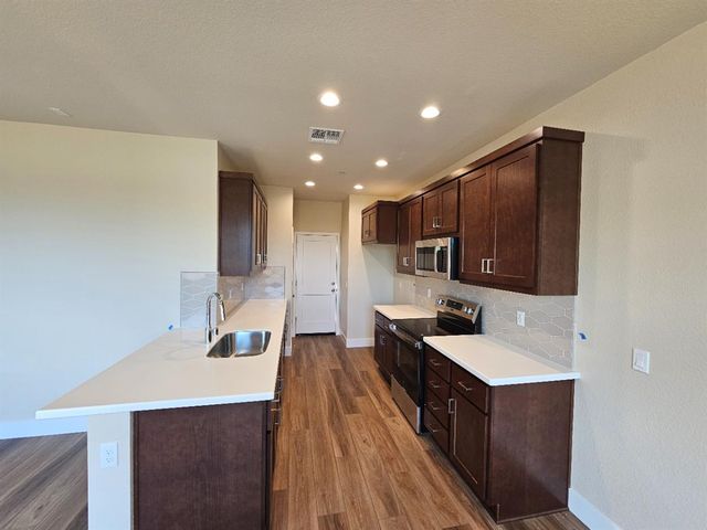 158 Twister Ln, Oakdale, CA 95361