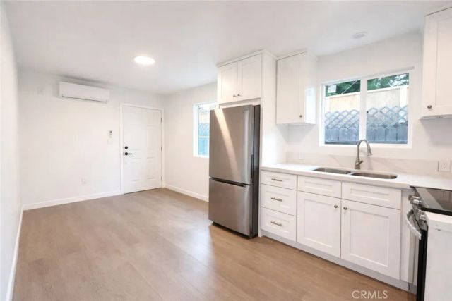 6907 Noble, Van Nuys, CA 91405