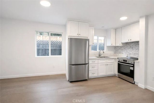 6907 Noble, Van Nuys, CA 91405