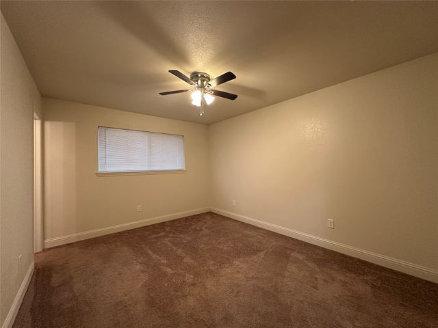 1017 Pleasant Valley Road, Garland, TX 75040